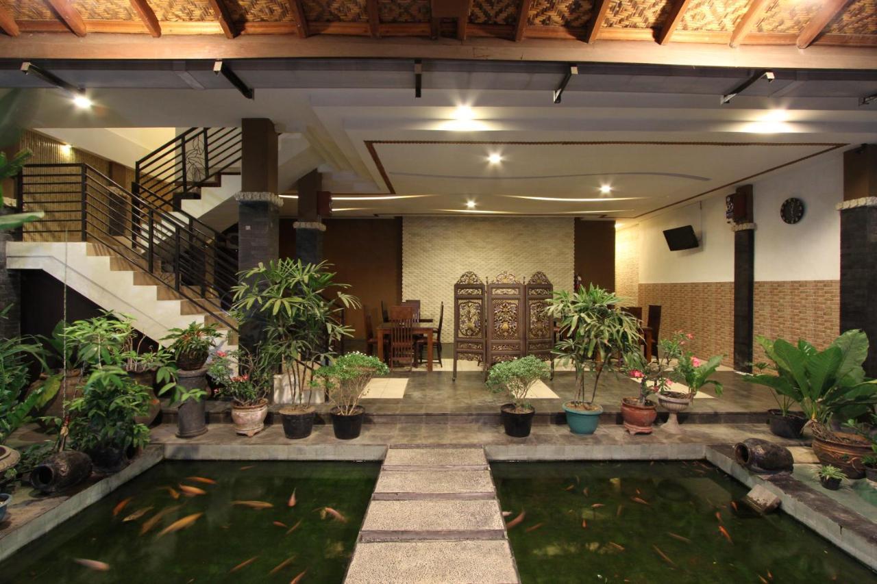 Griya Desa Hotel & Pool スレマン エクステリア 写真