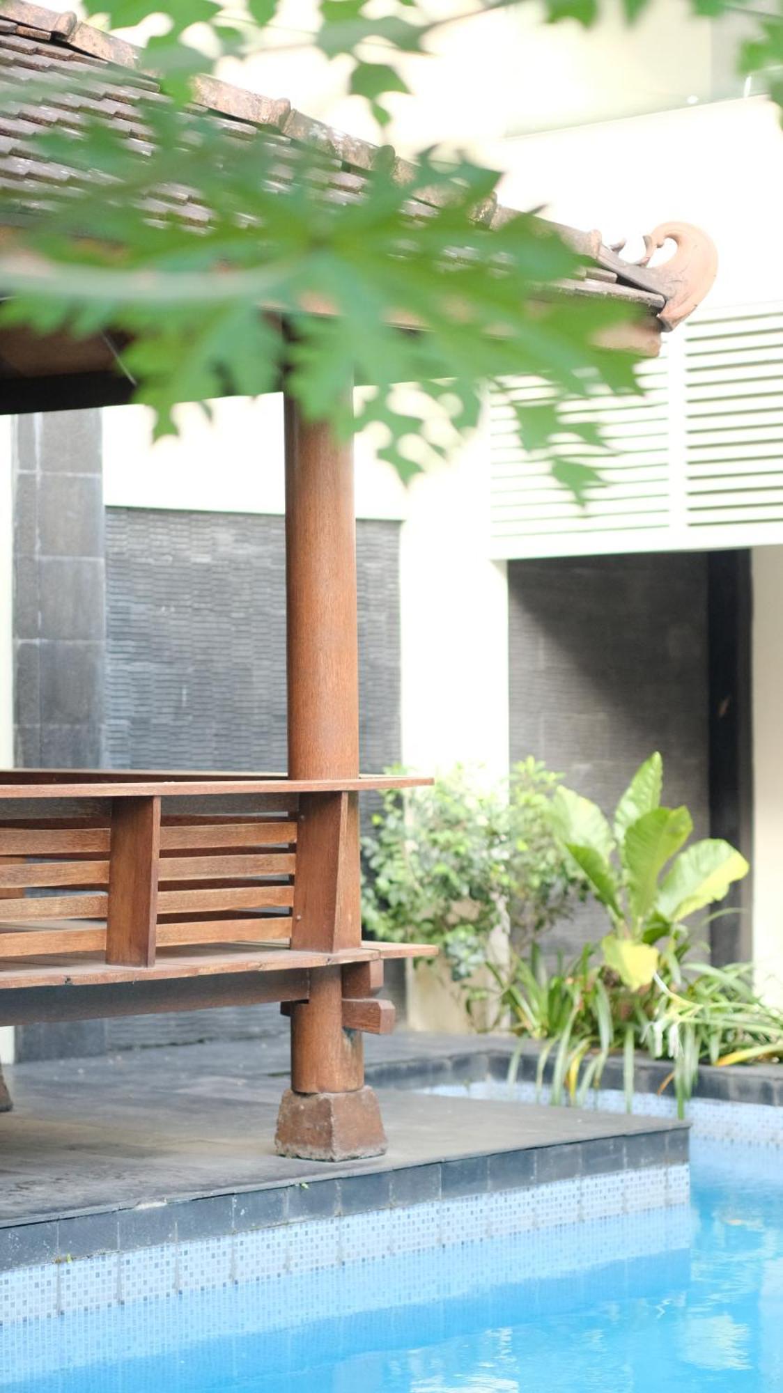 Griya Desa Hotel & Pool スレマン エクステリア 写真